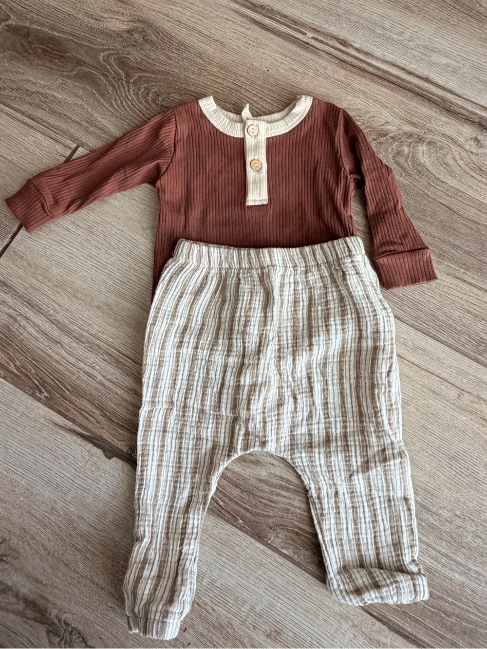 Quincy Mae Neutral and Rust Kids Matching Sets - Picture 4 of 14